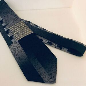 #1731 MEN'S GRAY ARROW NECKTIE 55 X 3.75